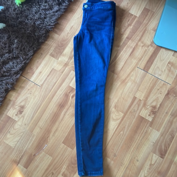 Guess Jeans - Picture 2 of 3